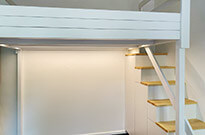 Bild 582: Hochbett mit Treppenschrank geschlossen